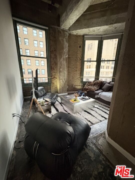 Building Photo - 711 S Olive St