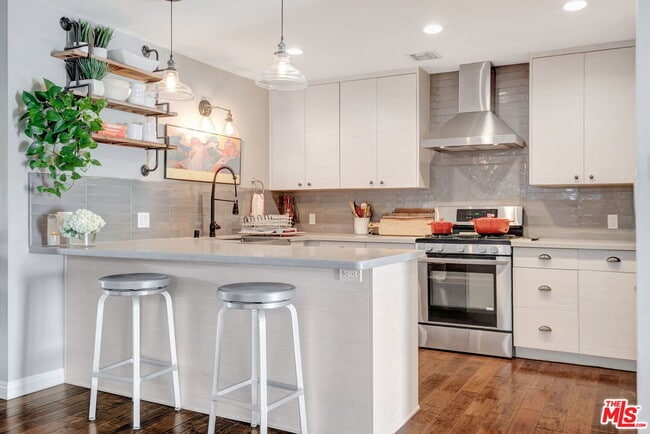 Building Photo - 4952 Placidia Ave