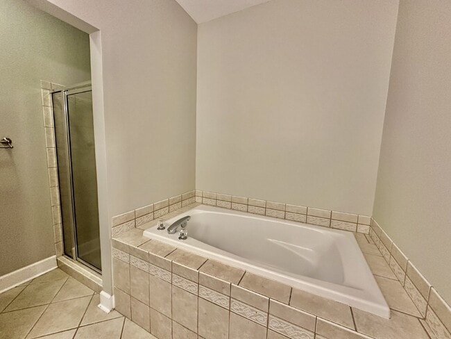 Building Photo - Spacious Home on a Large Lot in Grande Oaks!