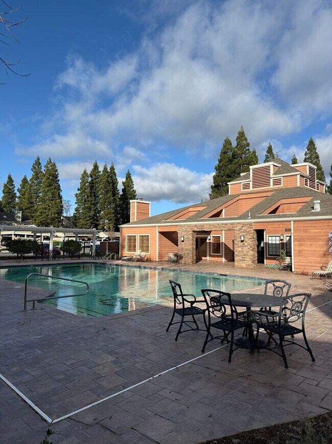 Building Photo - 164 Eastridge Dr