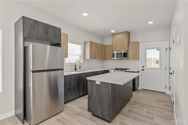 Building Photo - 10 Yosemite Dr