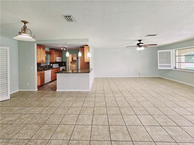 Building Photo - 211 S Lake Dr