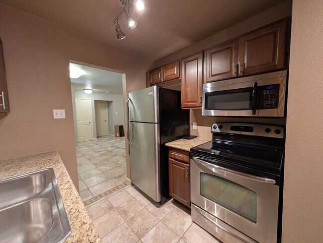 Building Photo - 2/2 Condo on Lake McQueeny / Waterfront Co...