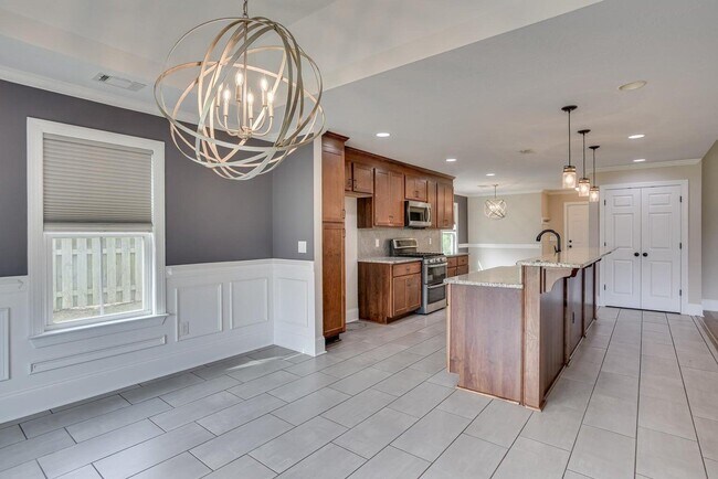 Building Photo - 233 Carlow Dr