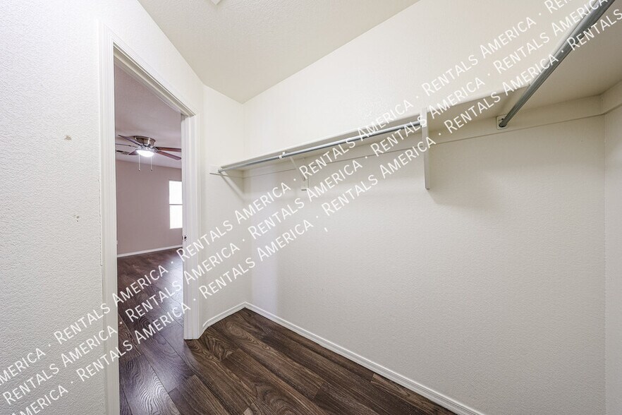 Building Photo - 1404 S Crossbow Ct