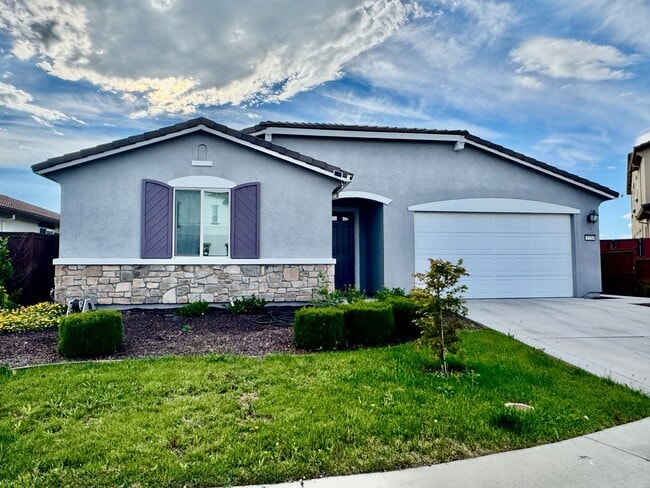 Building Photo - 5 YEARS NEW,  FORMER MODEL HOME BUILT BY LENNAR HOMES, 4 BED, 2.5 BATH, 2 CAR GARAGE