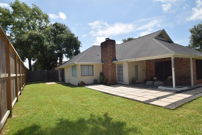 Building Photo - 22922 Glenover Dr