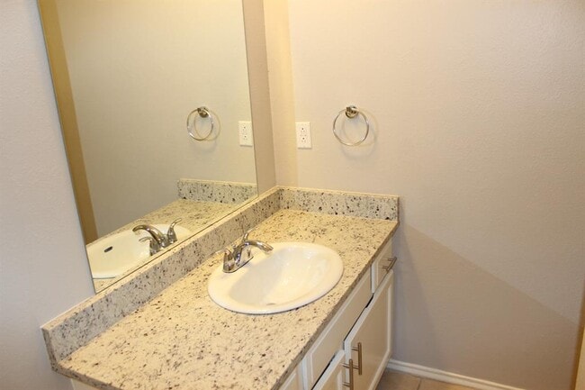 Building Photo - 2208 Quiet Wood Dr