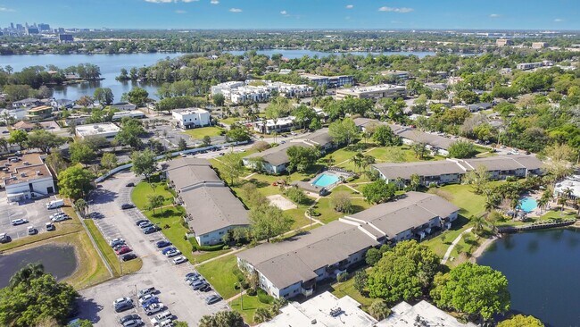 Building Photo - 1ST MONTH RENT FREE 2 Bed 1 Bath 2nd Floor Unit With Balcony In Desirable Area Winter Park Sectio...