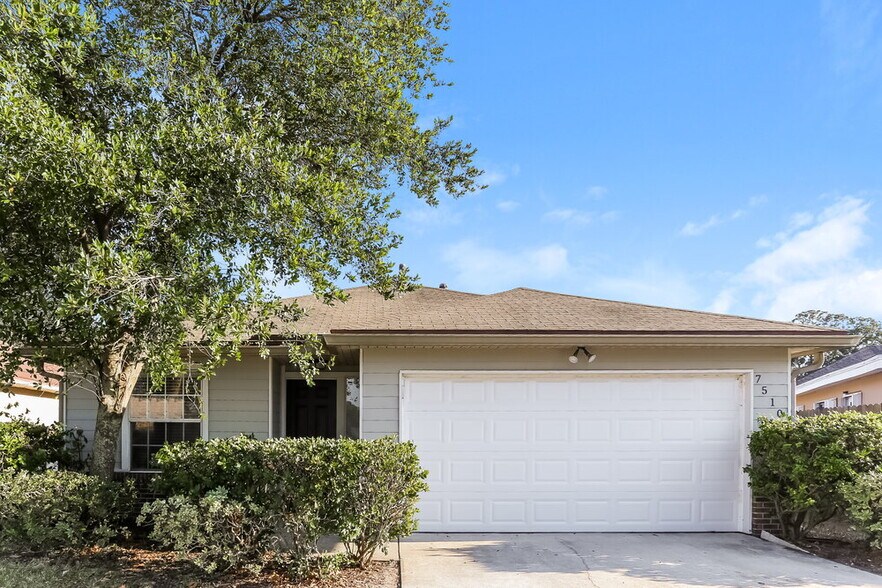 Primary Photo - 7510 International Village Dr