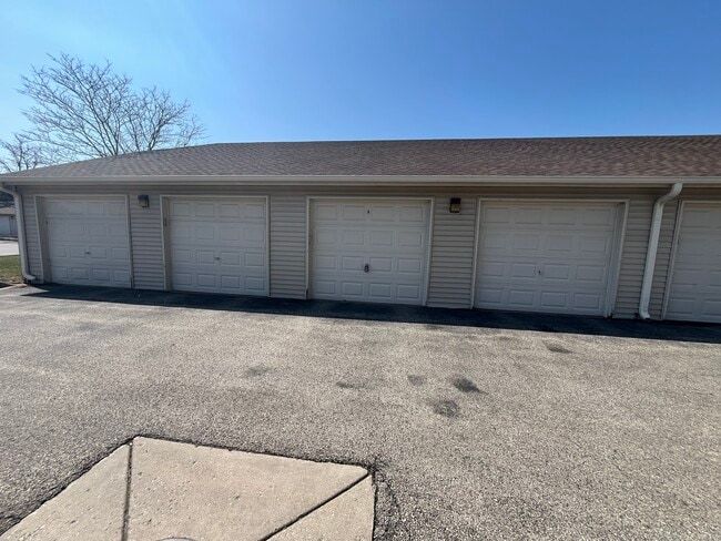 Building Photo - 1524 W Sand Bar Ct