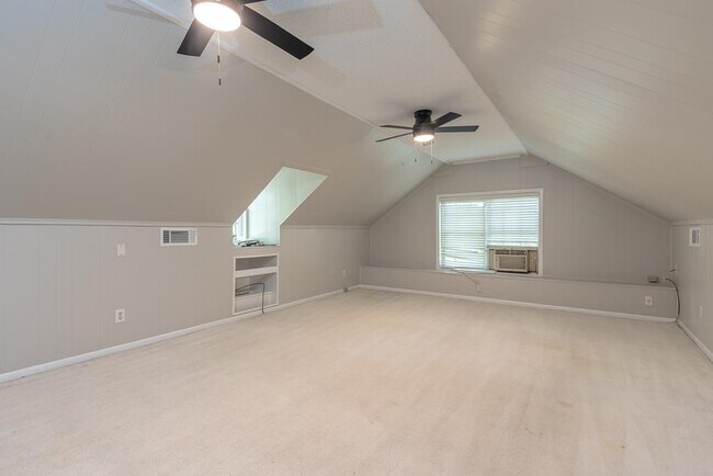 Building Photo - 1539 Brookside Dr