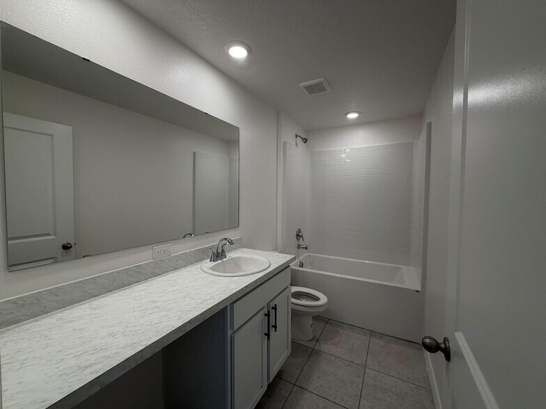 Building Photo - 8855 101st Ct