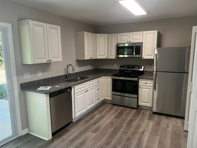 Building Photo - 513 E Mills Dr