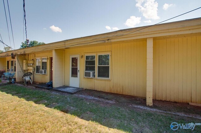 Building Photo - 204 Grayson St SE