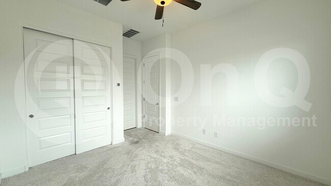 Building Photo - 9509 S 39th Dr
