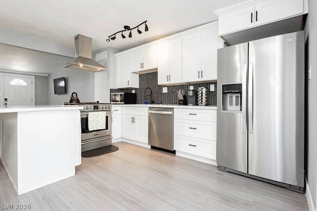 Building Photo - 1634 Serenada Ave