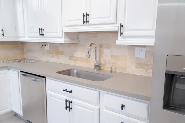 Building Photo - 5464 NE 3rd Ave