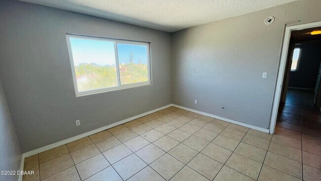 Building Photo - 732 N Halifax Ave