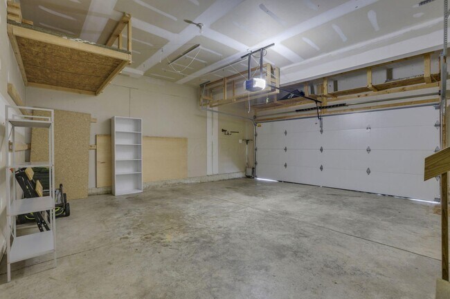Building Photo - 1701 Marigold St