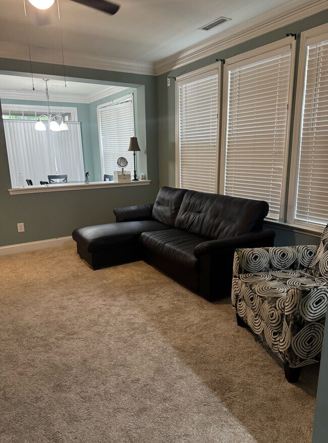 Building Photo - 512 War Admiral Ct