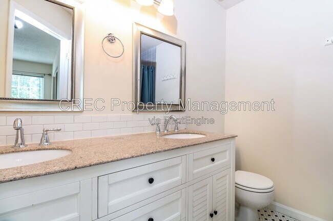 Building Photo - 2065 Emerald Terrace