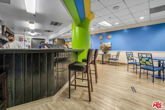 Building Photo - 4265 Marina City Dr