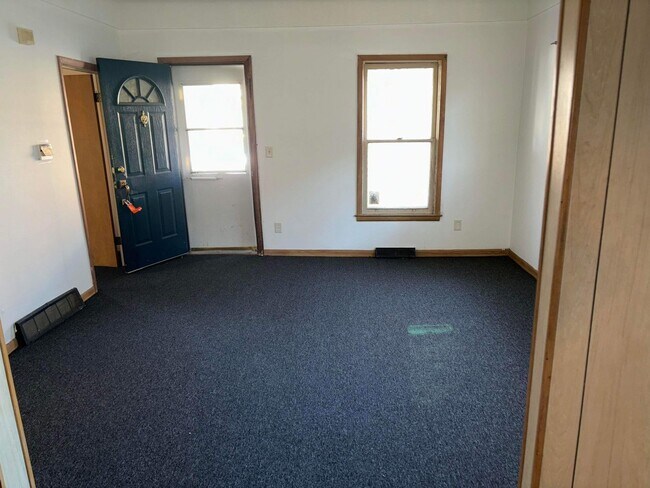 Primary Photo - Cute 3 bedroom with basement and Detached ...