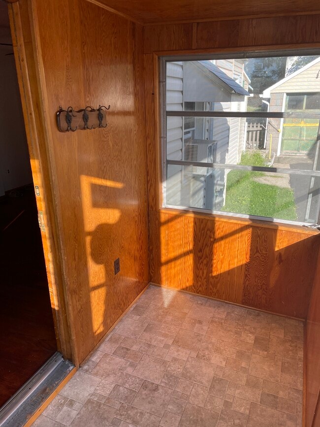 Building Photo - 84 Bridge St