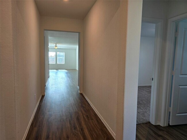 Building Photo - 109 Mountain Maple St