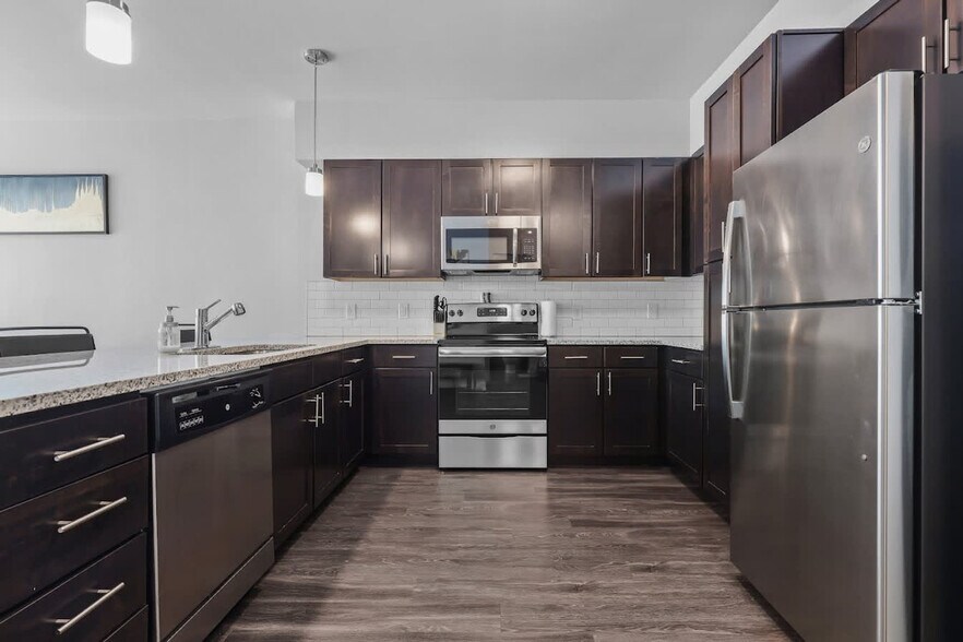 Building Photo - 8506 Westfield Blvd