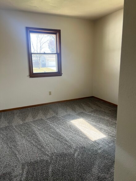 Building Photo - 1825 Ontario Dr