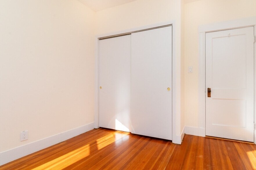 Building Photo - 8 Hastings St