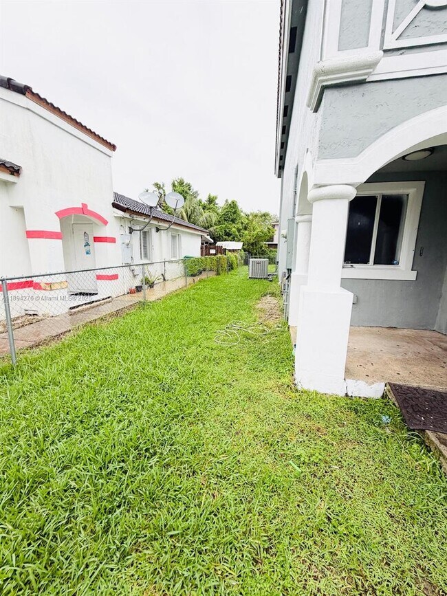 Building Photo - 26323 SW 135th Pl