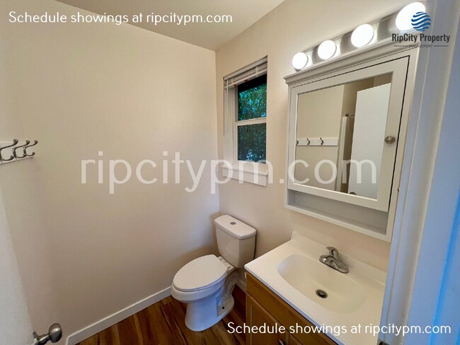 Building Photo - Free Rent! Remodeled 3-Bedroom, 2-Bath Top...