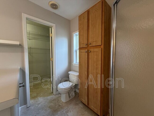 Building Photo - 18 Meadowview Terrace