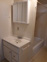 Building Photo - 83 Elkins St