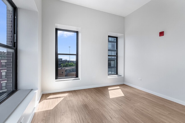 Building Photo - 805 N Milwaukee Ave