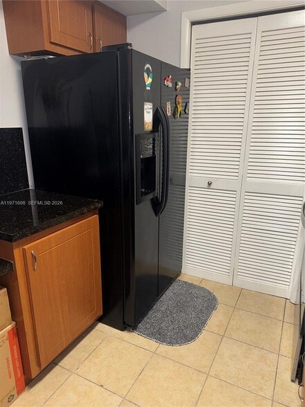 Building Photo - 200 Lakeview Dr