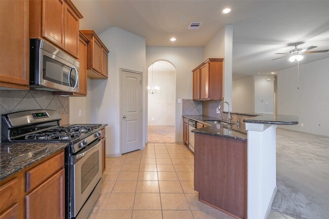 Building Photo - 12805 Shady Springs Dr