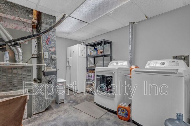 Building Photo - 373 Laredo Dr