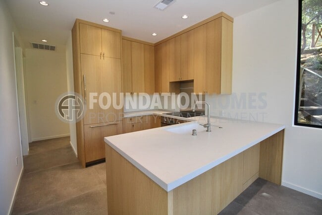 Building Photo - Luxury ADU near Cascade Falls - New Constr...
