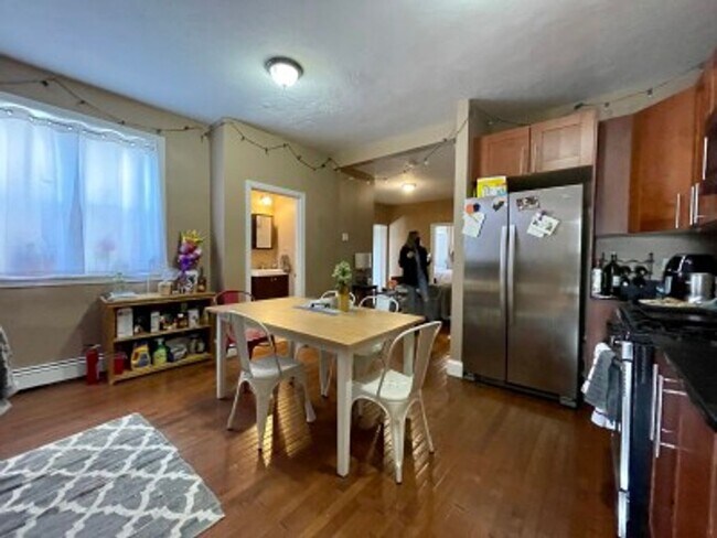 Building Photo - 5 Bed 2 Bath - Allston - 9/1