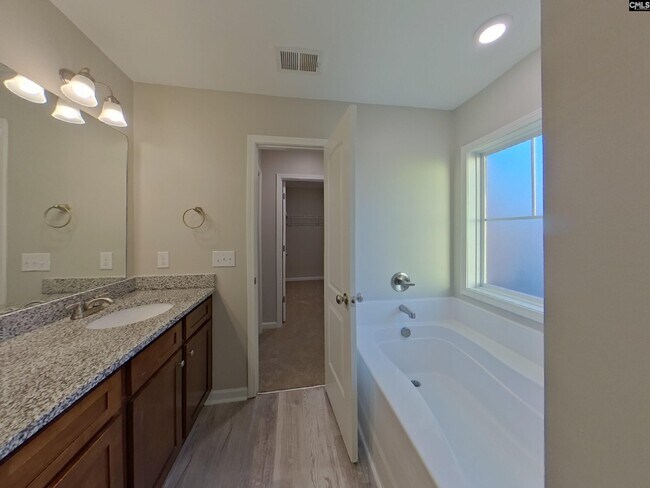 Building Photo - 422 Providence Plantation Cir