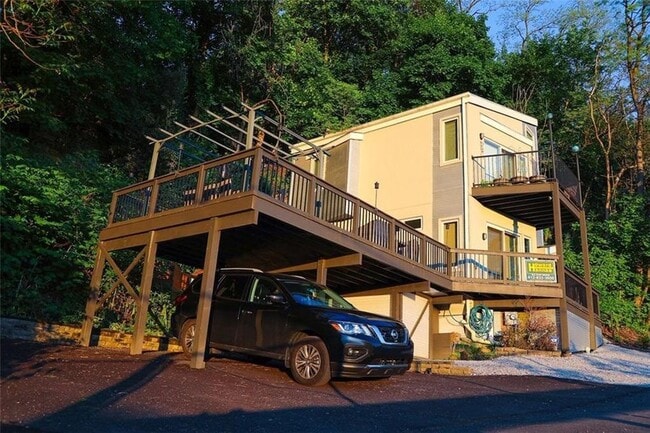 Building Photo - Amazing New Construction Right in the Southside Slopes!