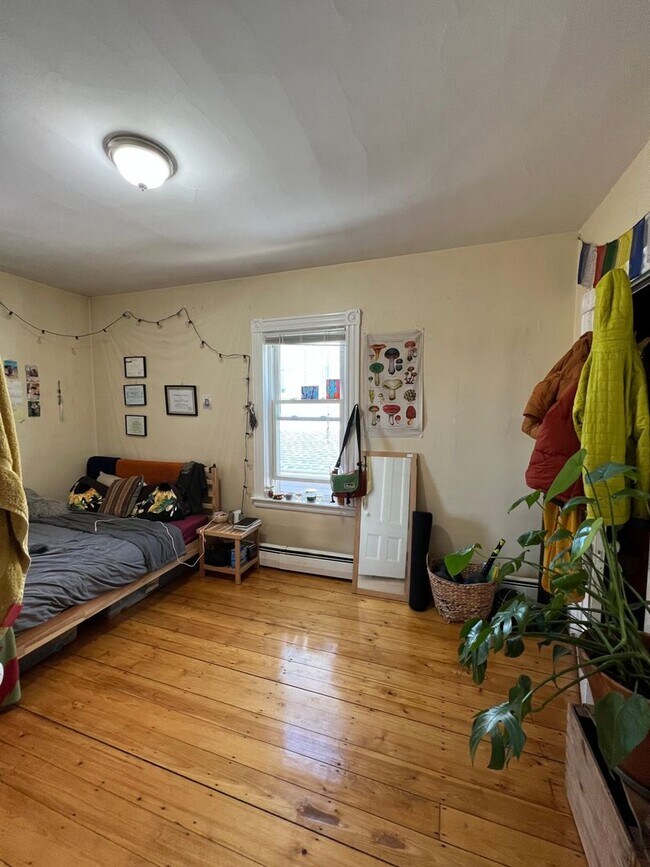 Building Photo - Beautiful Porter Squ 3 Bed! Short Walk To ...