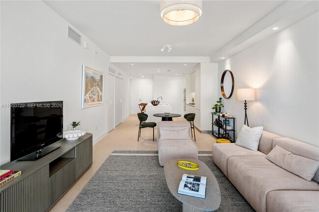 Building Photo - 700 NE 24th St