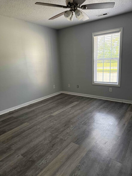 Building Photo - 141 Baileys Park Ln