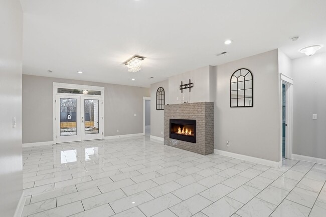 Building Photo - Beautiful Home With Large Yard In Fountain Inn