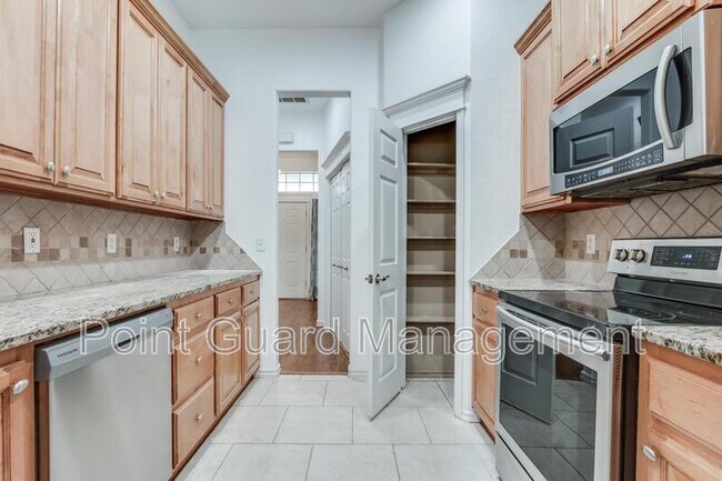 Building Photo - 10517 Queensbury Dr